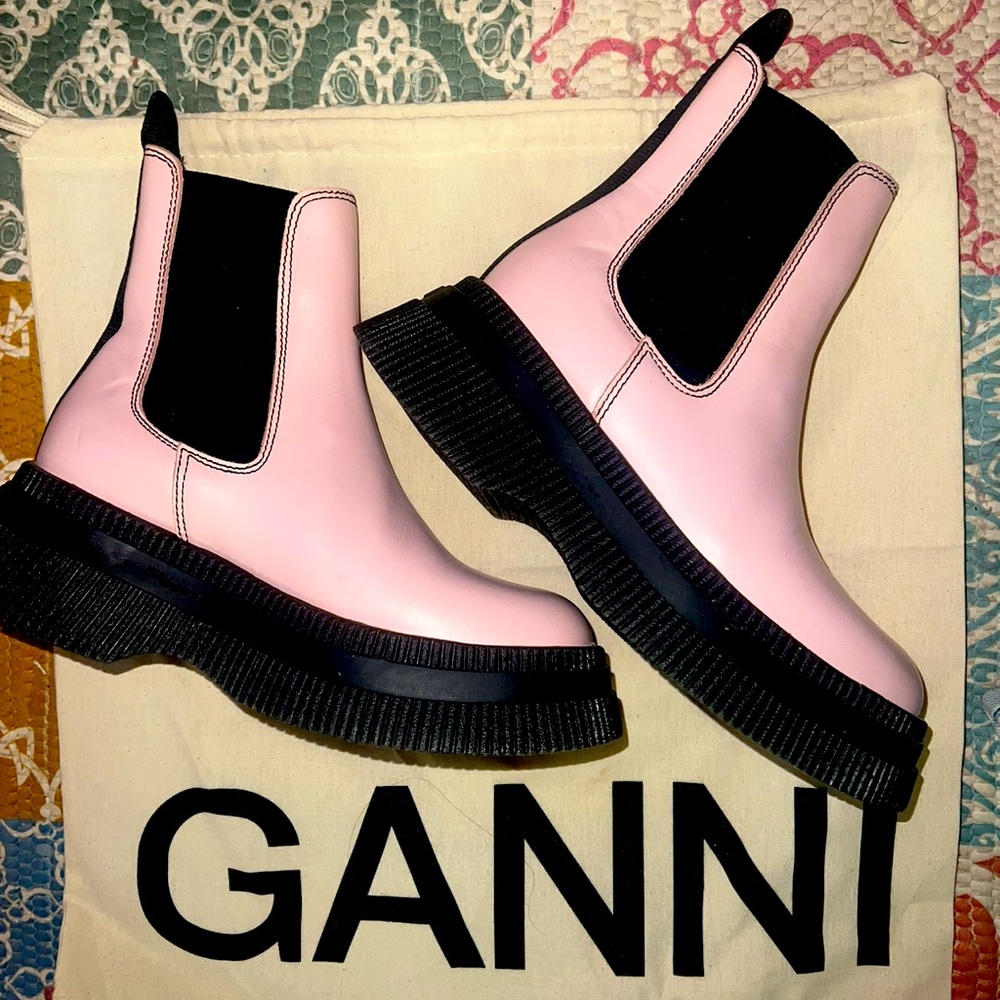 𝑩𝑹𝑨𝑵𝑫 𝑵𝑬𝑾 $479 Ganni Creepers Chelsea Boots 👢💖